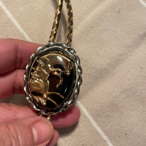 Vintage rearing horse goldtone lariat neckwear necklace for western wear - Picture 6 of 6